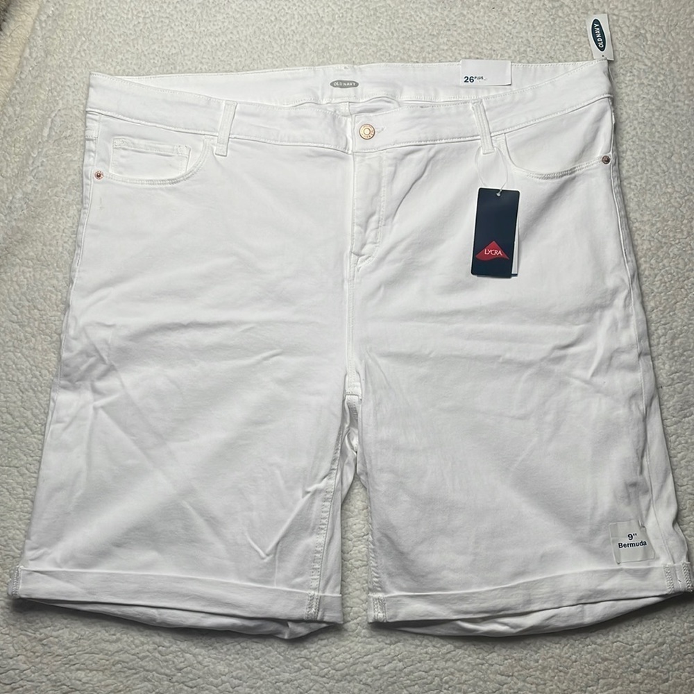 Old Navy Bermuda shorts size 26 plus extra white Size 26 Lycra new with tags